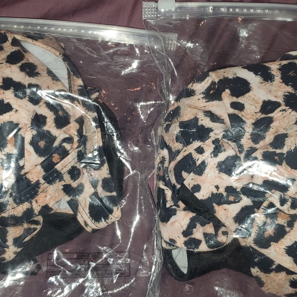 Bathingsuit, bikini, beachwear, swimwear, swimsuit, one piece, suit, beach, pool - Picture 16 of 17